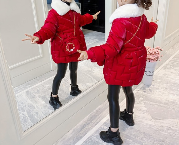 Vaikiška laisvalaikio striukė su apatine apykakle ir elastingu juosmeniu raudonos spalvos