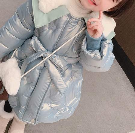 Dječja dnevna zimska jakna s remenom i donje kragnom