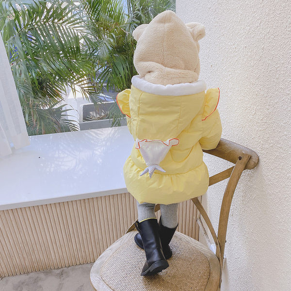 Dječja jakna sa 3D elementom i kapuljačom u dvije boje za djevojčice