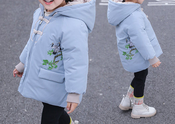 Novi model dječje jakne pogodne za zimu sa kapuljačom i vezom