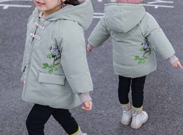 Novi model dječje jakne pogodne za zimu sa kapuljačom i vezom