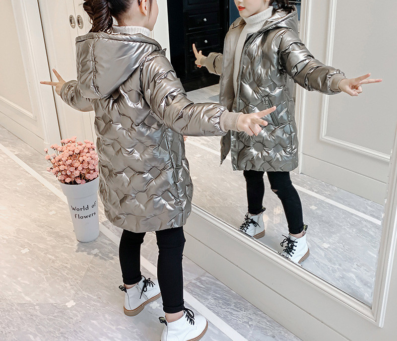 Dječja moderna jakna s kapuljačom i patentnim zatvaračem