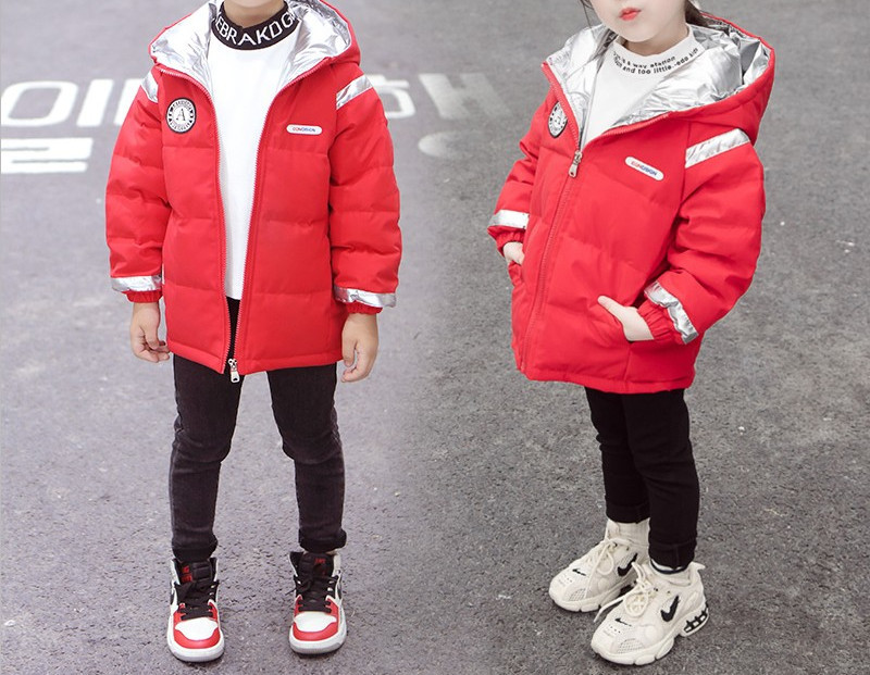 Moderna dječja jakna s kapuljačom i grbom - unisex model