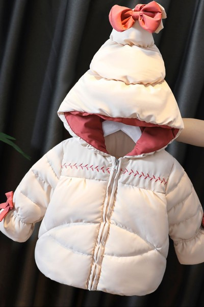 Dječja jakna s kapuljačom i trakom u tri boje