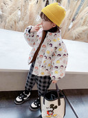 Kratka proljetno-jesenska jakna s printom u boji