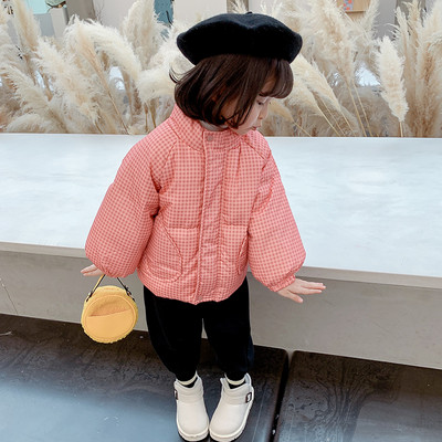 Kratka proljetno-jesenska jakna s printom u boji