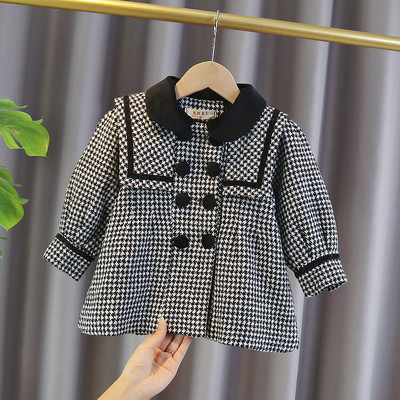 Moderan dječji kaput s gumbima i širokim ovratnikom