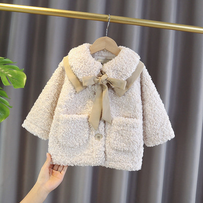 Moderan dječji kaput s gumbima i širokim ovratnikom