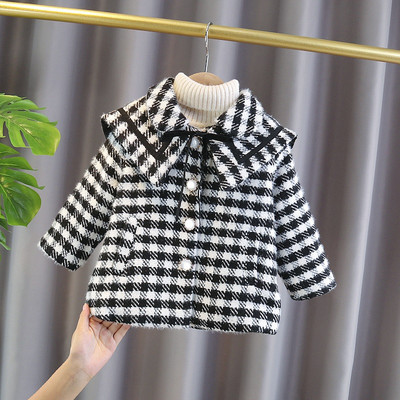 Moderan dječji kaput s gumbima i širokim ovratnikom