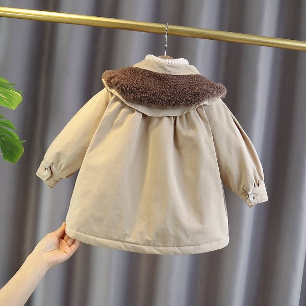 Kaput dječjeg kroja s pomponima