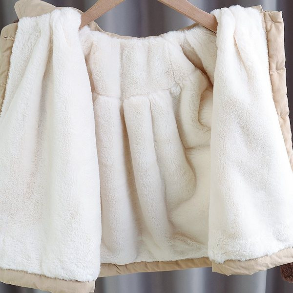 Kaput dječjeg kroja s pomponima