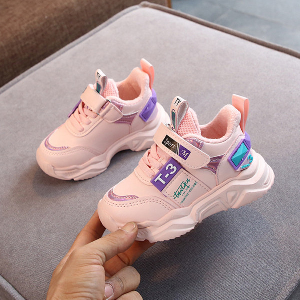 Moderne dječje tenisice primjerene za proljeće