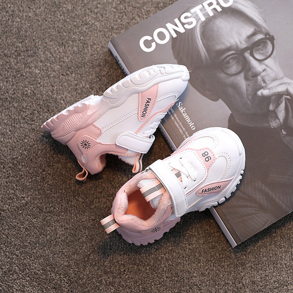 Laisvalaikiai vaikiški sportbačiai su lipduku tinkantys mergaitėms