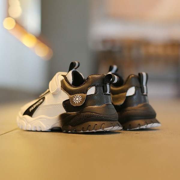 Laisvalaikiai vaikiški sportbačiai su lipduku tinkantys mergaitėms