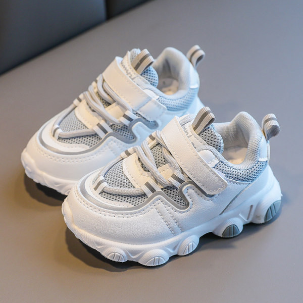 Dječje tenisice s mrežicom i naljepnicom u tri boje