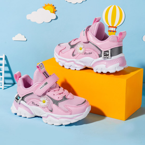 Novi model dječjih patika sa naljepnicom za djevojčice