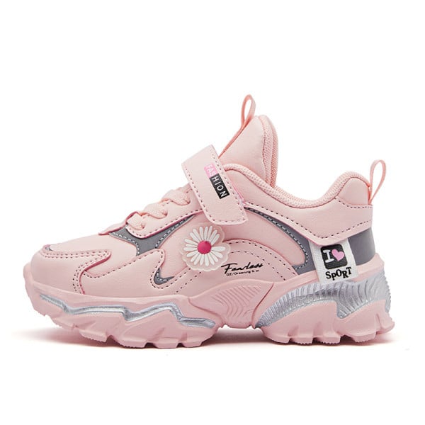 Novi model dječjih patika sa naljepnicom za djevojčice