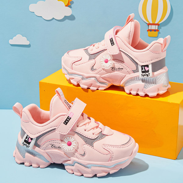 Novi model dječjih patika sa naljepnicom za djevojčice