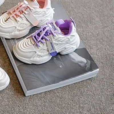 Novi model dječjih tenisica s toplom postavom i naljepnicom