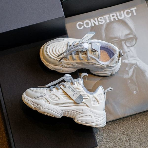 Novi model dječjih tenisica s toplom postavom i naljepnicom