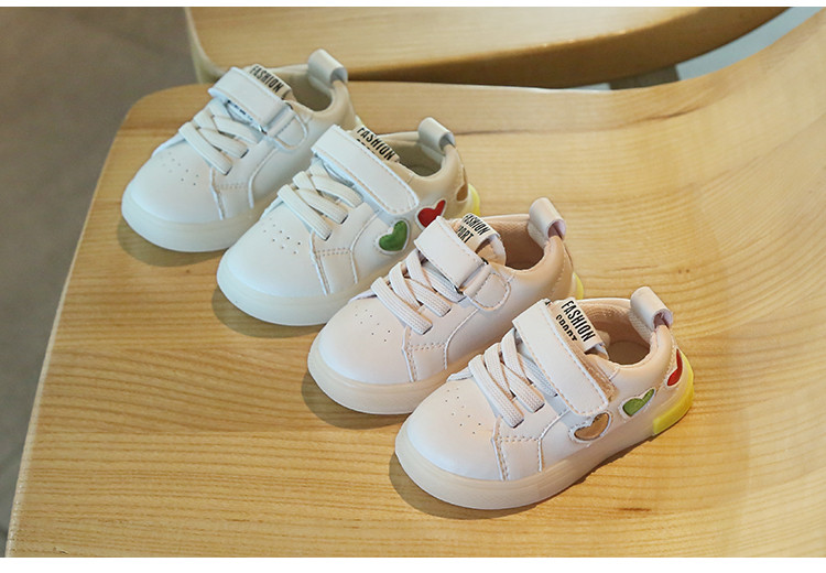 Dječje prozračne tenisice s 3D elementima srca