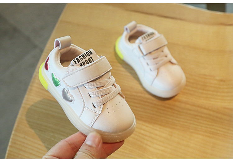 Dječje prozračne tenisice s 3D elementima srca