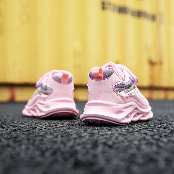 Novi model ženskih tenisica sa grubim đonom u rozo crnoj boji