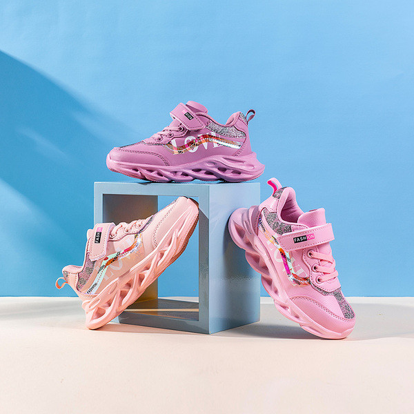 Novi model ženskih tenisica sa grubim đonom u rozo crnoj boji