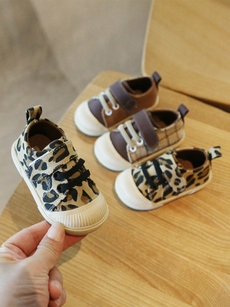 Dječje tenisice od tekstila s ravnim potplatom