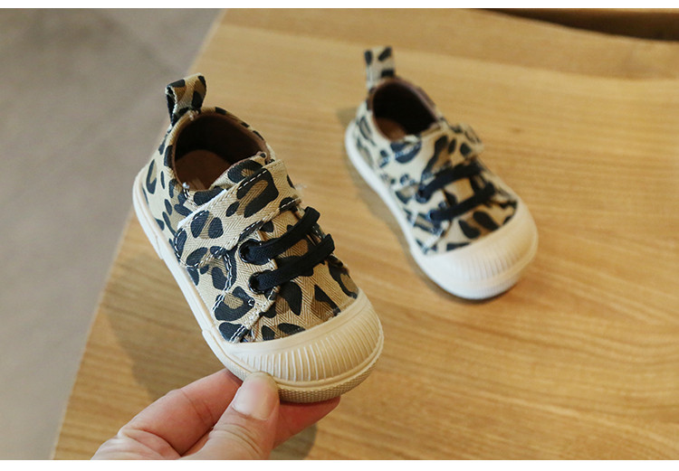 Dječje tenisice od tekstila s ravnim potplatom