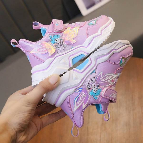 Novi model ženskih tenisica sa svjetlećim elementom u više boja