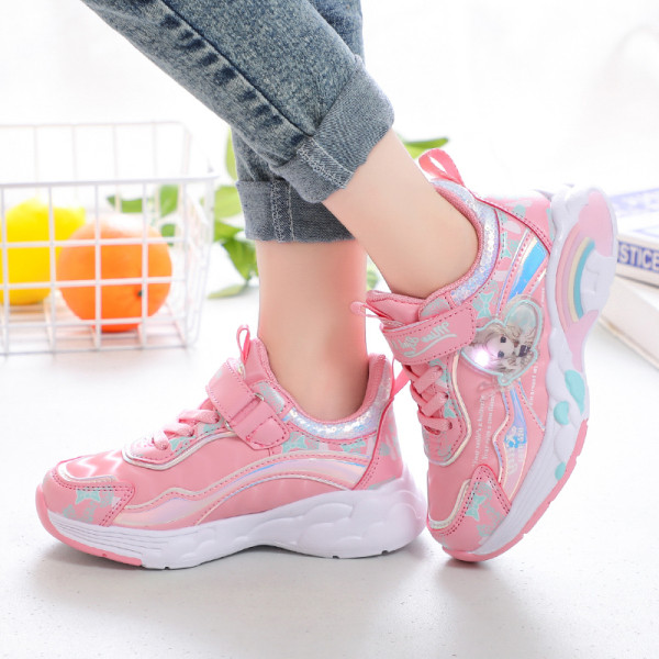 Novi model ženskih tenisica sa svjetlećim elementom u više boja