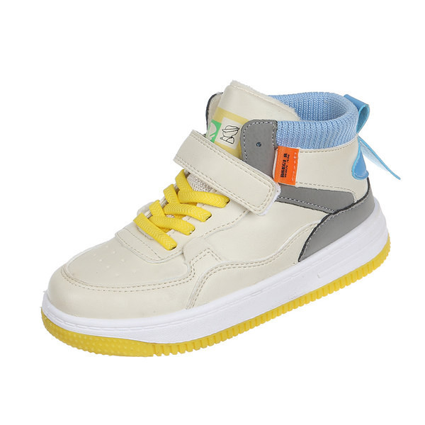 Παιδικά αθλητικά παπούτσια με λουράκια βελκρό και επίπεδη σόλα