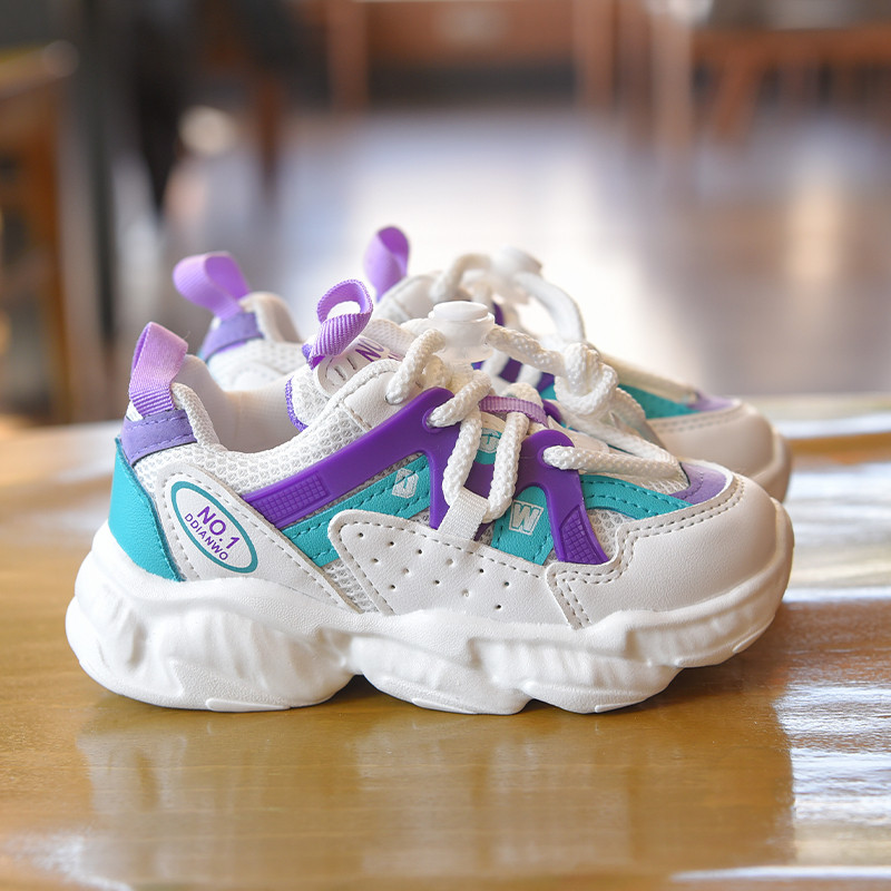 Moderne dječje tenisice s grubim potplatom