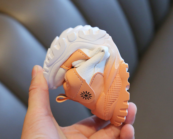 Novi model dječjih tenisica sa grubim đonom za djevojčice