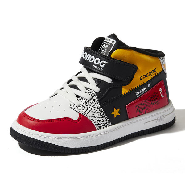 Novi model dječjih tenisica s vezicama i naljepnicama