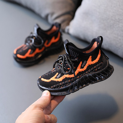 Μοντέρνα παιδικά αθλητικά παπούτσια με κορδόνια