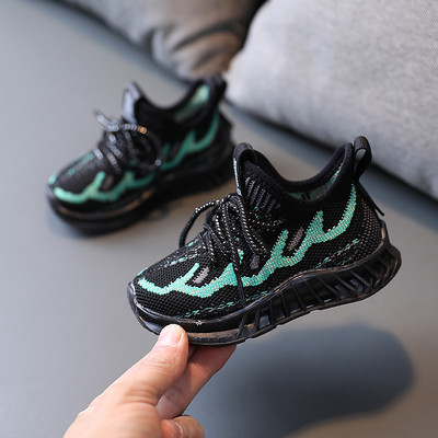 Μοντέρνα παιδικά αθλητικά παπούτσια με κορδόνια