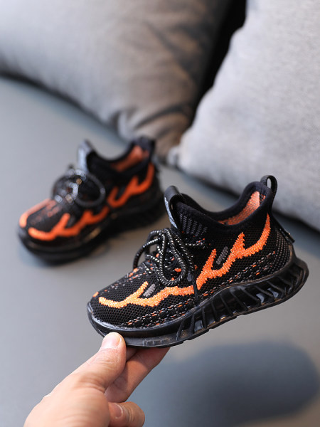 Μοντέρνα παιδικά αθλητικά παπούτσια με κορδόνια