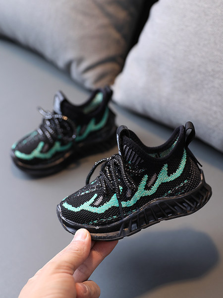 Μοντέρνα παιδικά αθλητικά παπούτσια με κορδόνια