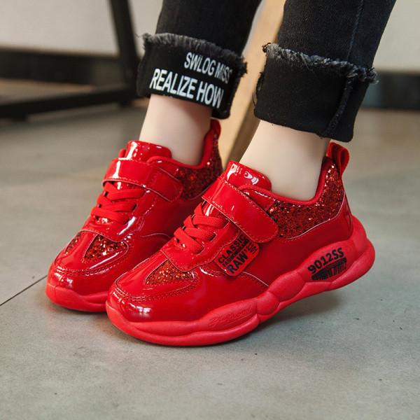 Novi model dječjih patika sa naljepnicom za djevojčice