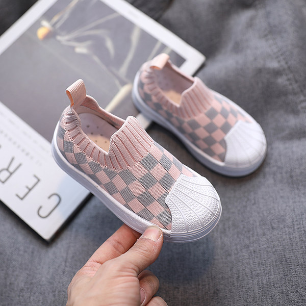 Dječje tenisice s ravnim potplatom - u crnoj i ružičastoj boji