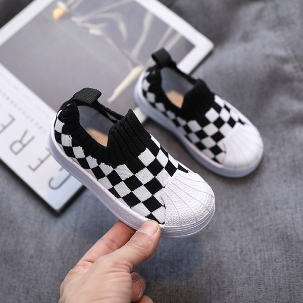 Dječje tenisice s ravnim potplatom - u crnoj i ružičastoj boji