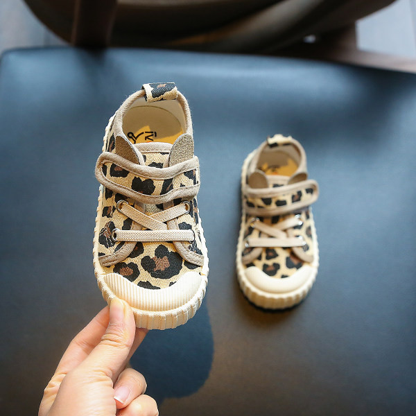 Moderne dječje tenisice s trakom i vezicama