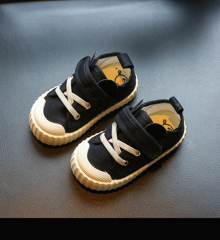 Moderne dječje tenisice s trakom i vezicama