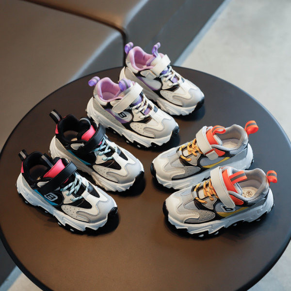 Novi model dječjih sportskih tenisica s grubim đonom