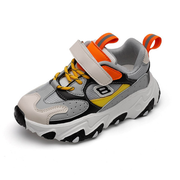 Novi model dječjih sportskih tenisica s grubim đonom