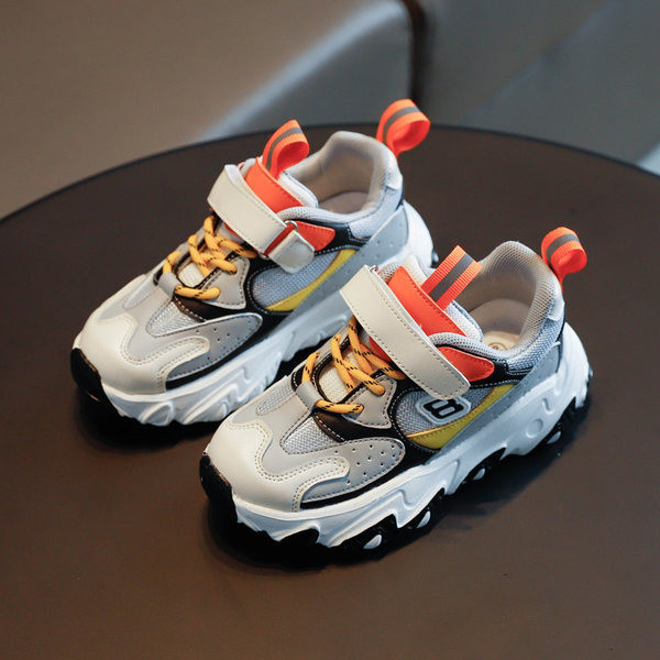 Novi model dječjih sportskih tenisica s grubim đonom