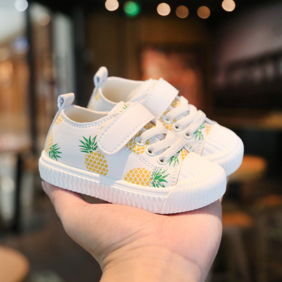 Μοντέρνα παιδικά αθλητικά παπούτσια με απλικέ για κορίτσια