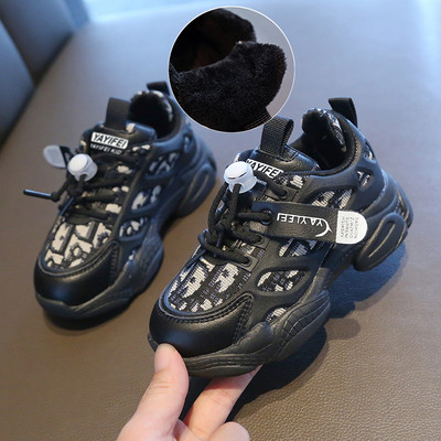 Νέο μοντέλο παιδικά αθλητικά παπούτσια σε λευκό και μαύρο χρώμα κατάλληλα για κορίτσια